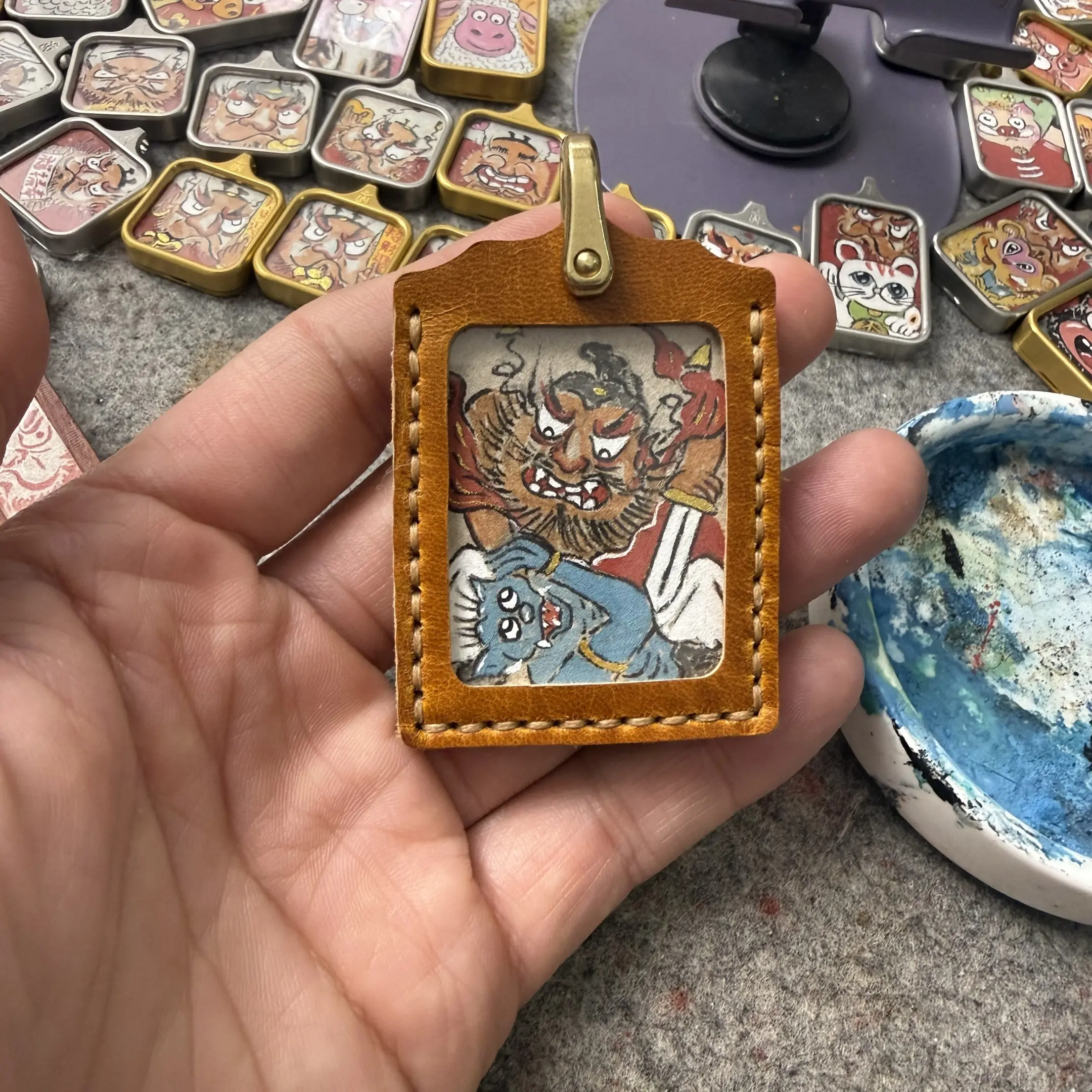 立体手绘牛皮双面擦擦皮质吊坠送绳子