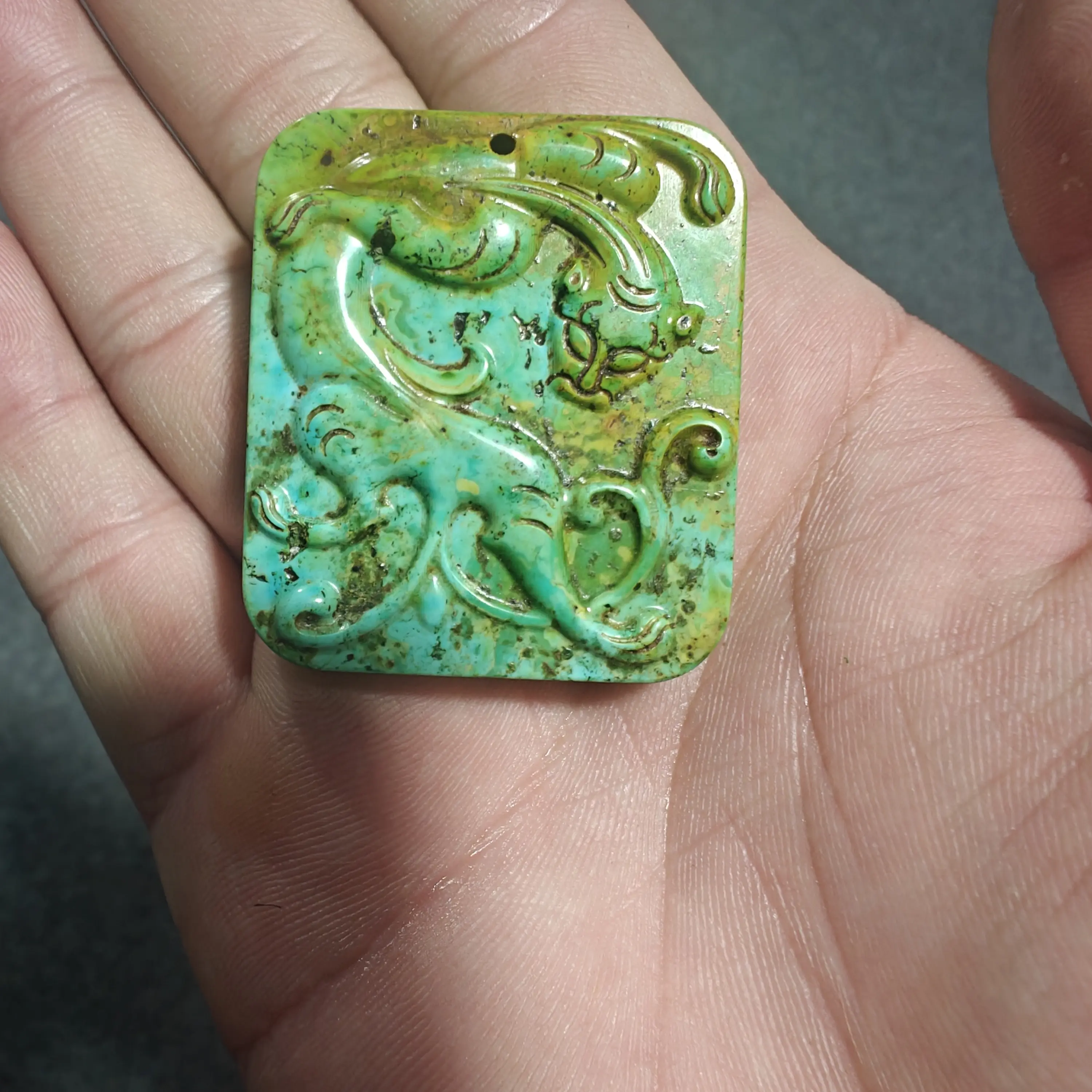 水润满色生肖松石龙牌工艺品