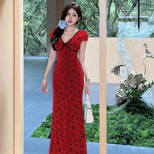 法式纯欲风V领碎花收腰显瘦夏季包臀连衣裙