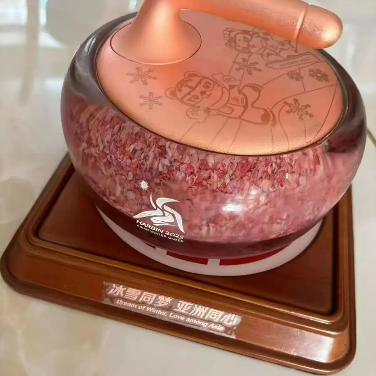 大号的红色冰壶，限量收藏送礼佳品