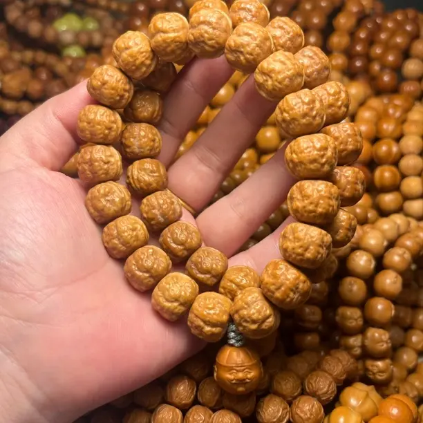 猴头核桃雕刻蟾宗手持文玩