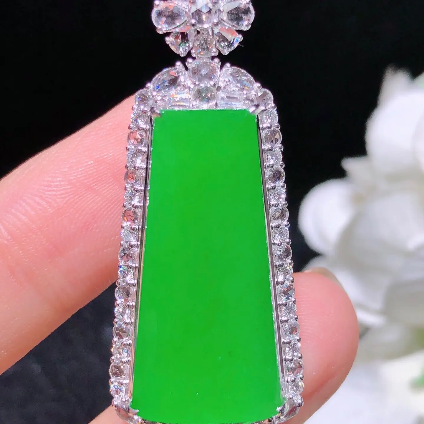 天然缅料A货翡翠阳绿无事牌吊坠18K金镶钻