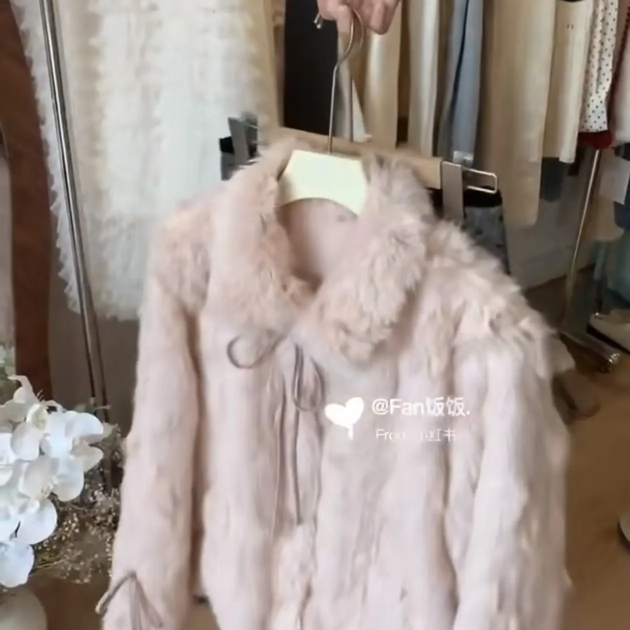 秋冬可爱毛球短款毛绒加厚保暖外套