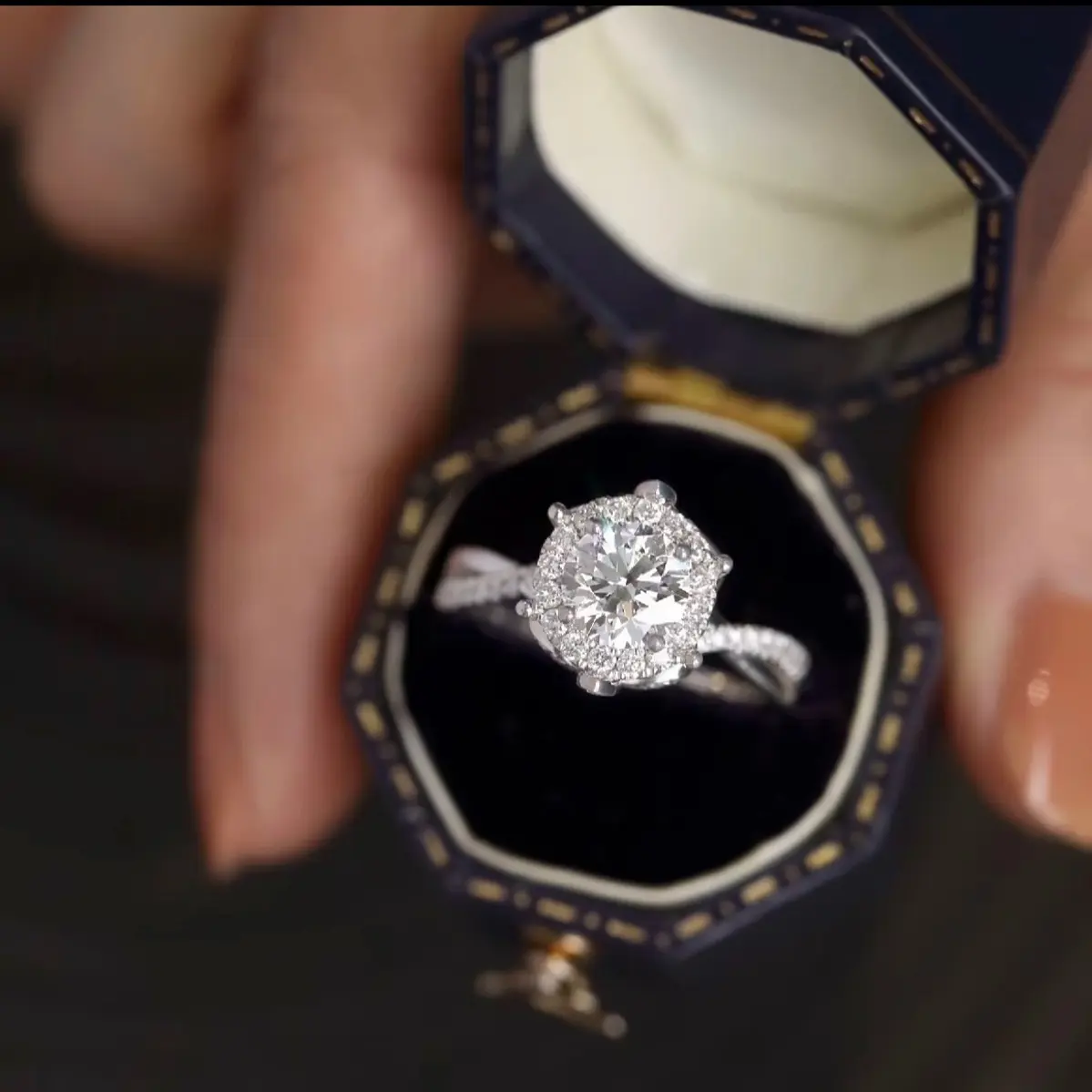 PT950一克拉王室庄园Hsi轻奢满钻奢华镶钻