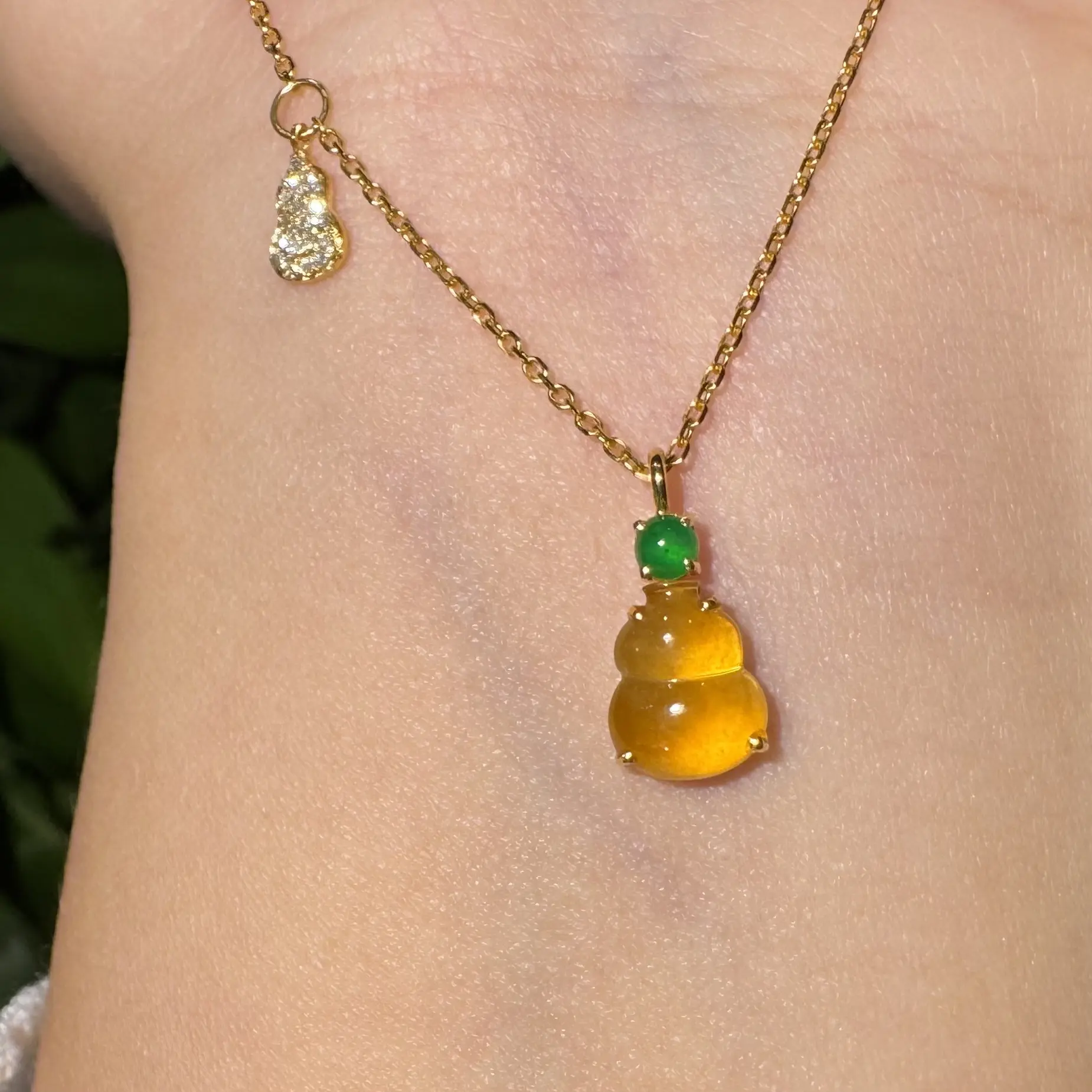 天然缅甸A货翡翠18k金镶钻玻璃底黄翡葫芦锁骨链