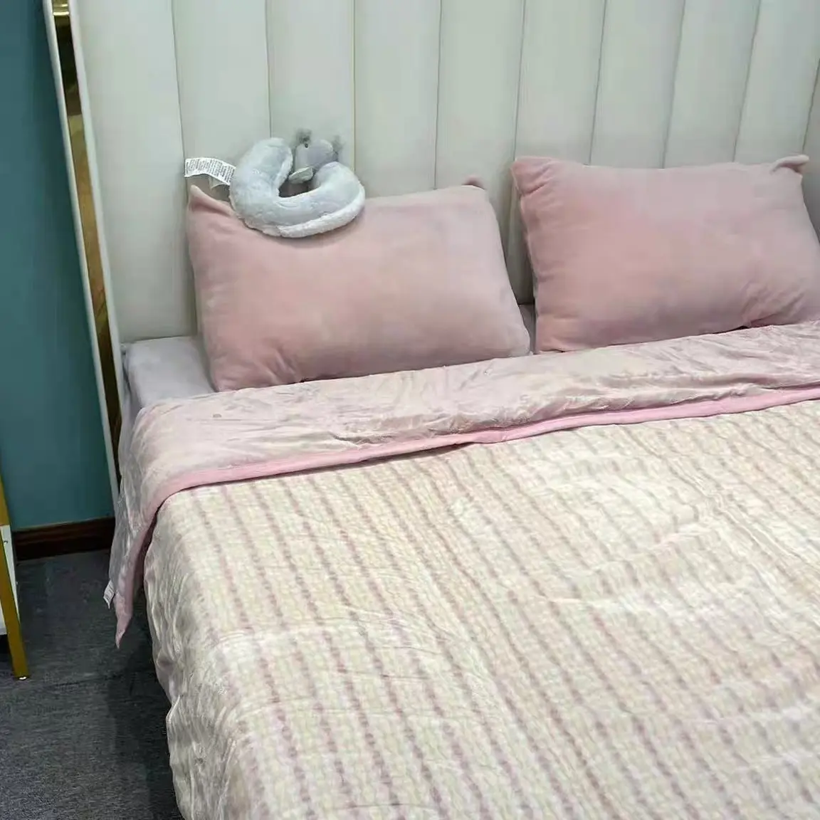 直播间跟着主播节奏下单床品，小香风牛奶绒冬季四件套