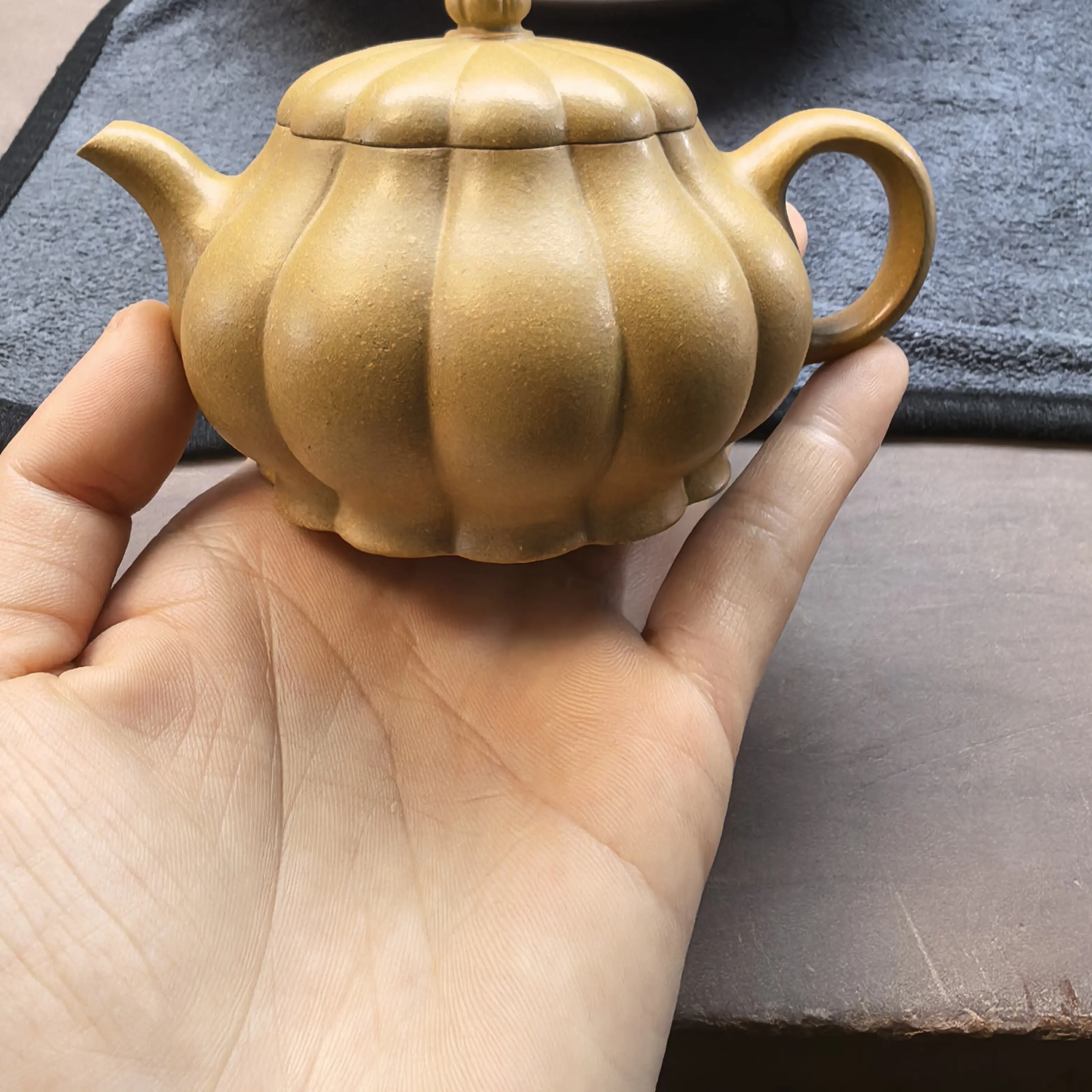 【一品紫砂甄选】筋纹黄金朱泥菊瓣手工紫砂壶