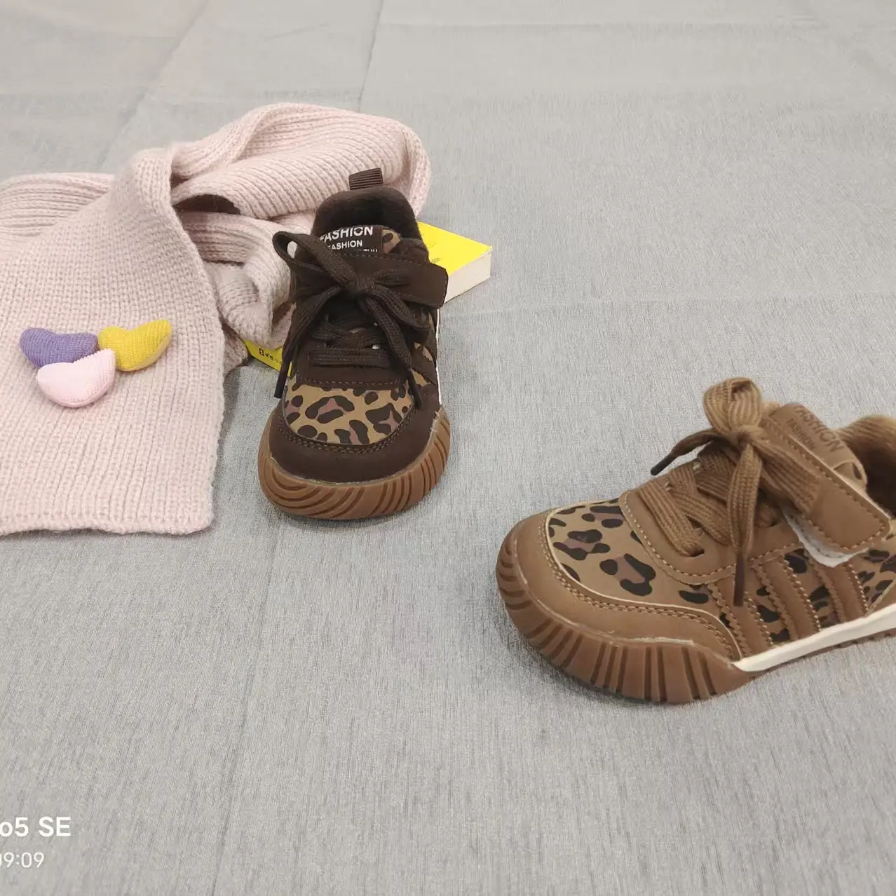 儿童运动鞋男女童加绒防滑户外跑步鞋秋冬款