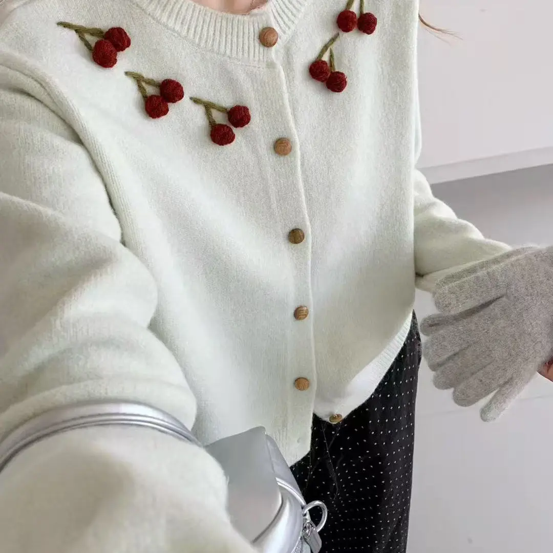 刺绣针织开衫设计款