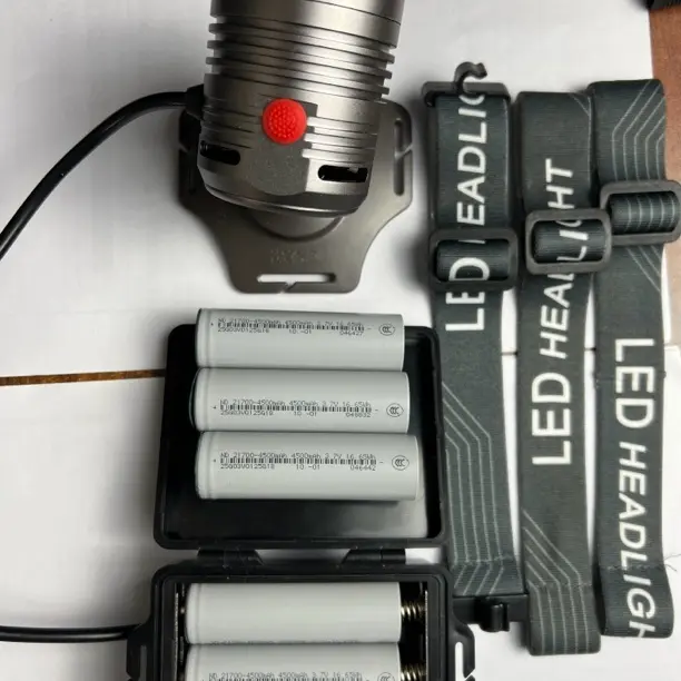 苍穹一号一体式3.7伏恒流不降档360度全方位旋转户外实战头灯