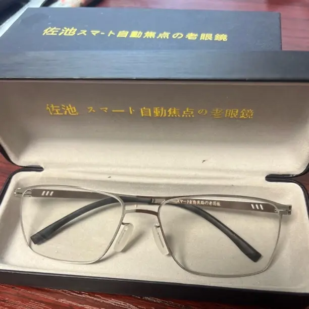 自动对焦变色高清眼镜防紫外线男女通用舒适轻量