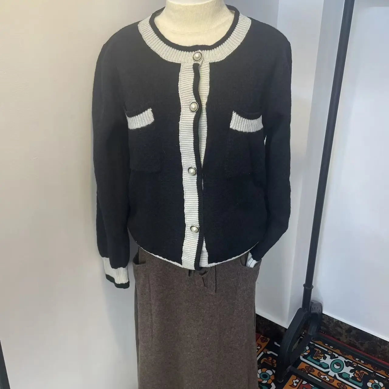 小香风撞色针织开衫女秋季法式小众设计感遮肉短款毛衣外套