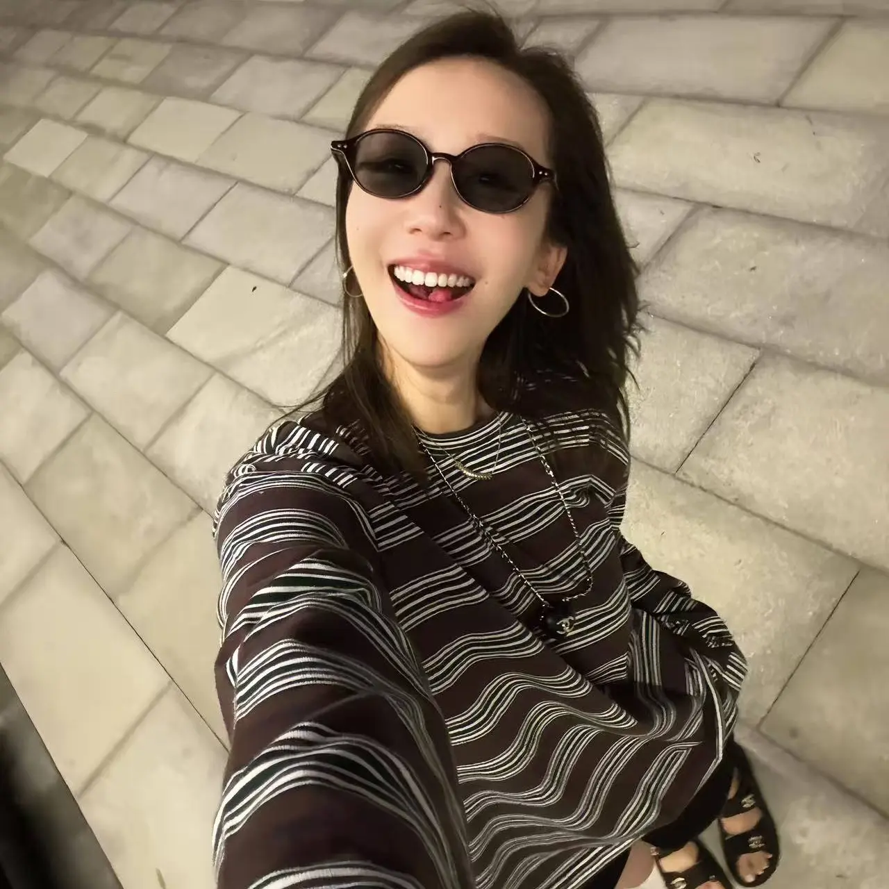  流量密码 条纹长袖