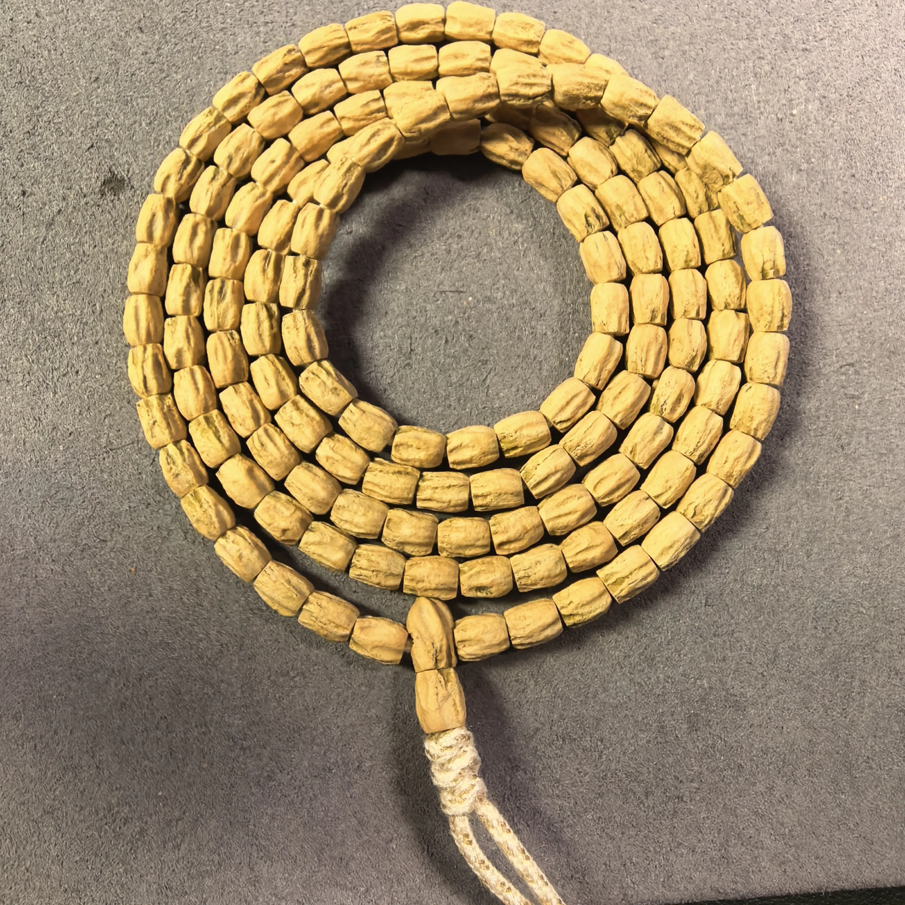 热振高桩直切顺纹百香籽脖挂文玩手串