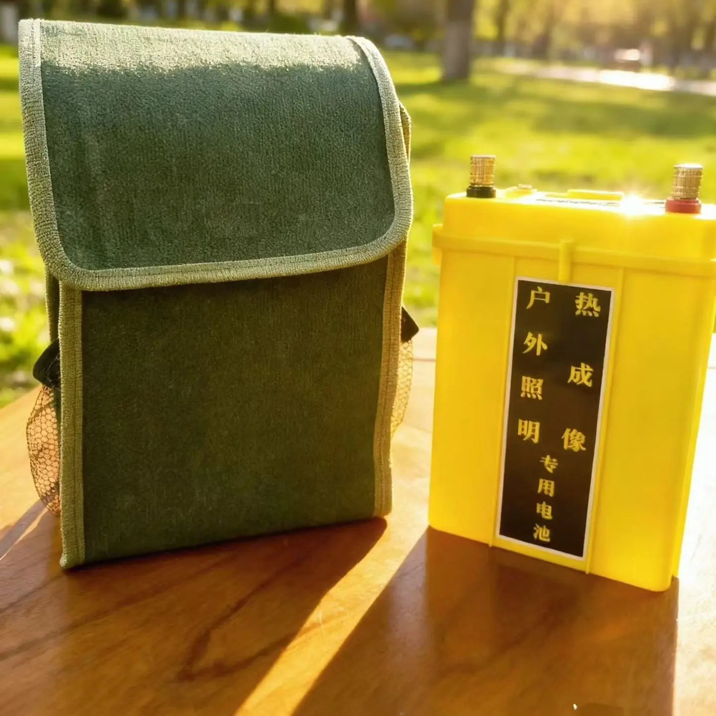 12伏高容量锂可带LED灯激光炮终结炮余光炮疝气大灯