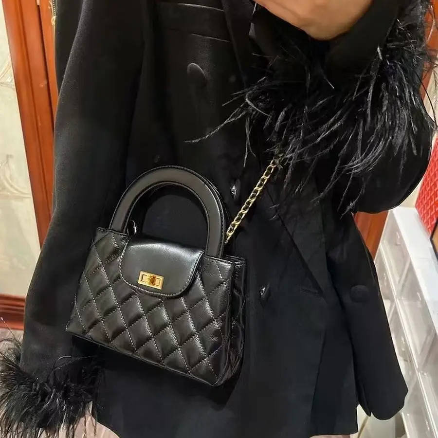 商场时尚定制款菱格链条手提单肩斜挎包包方便实用气质