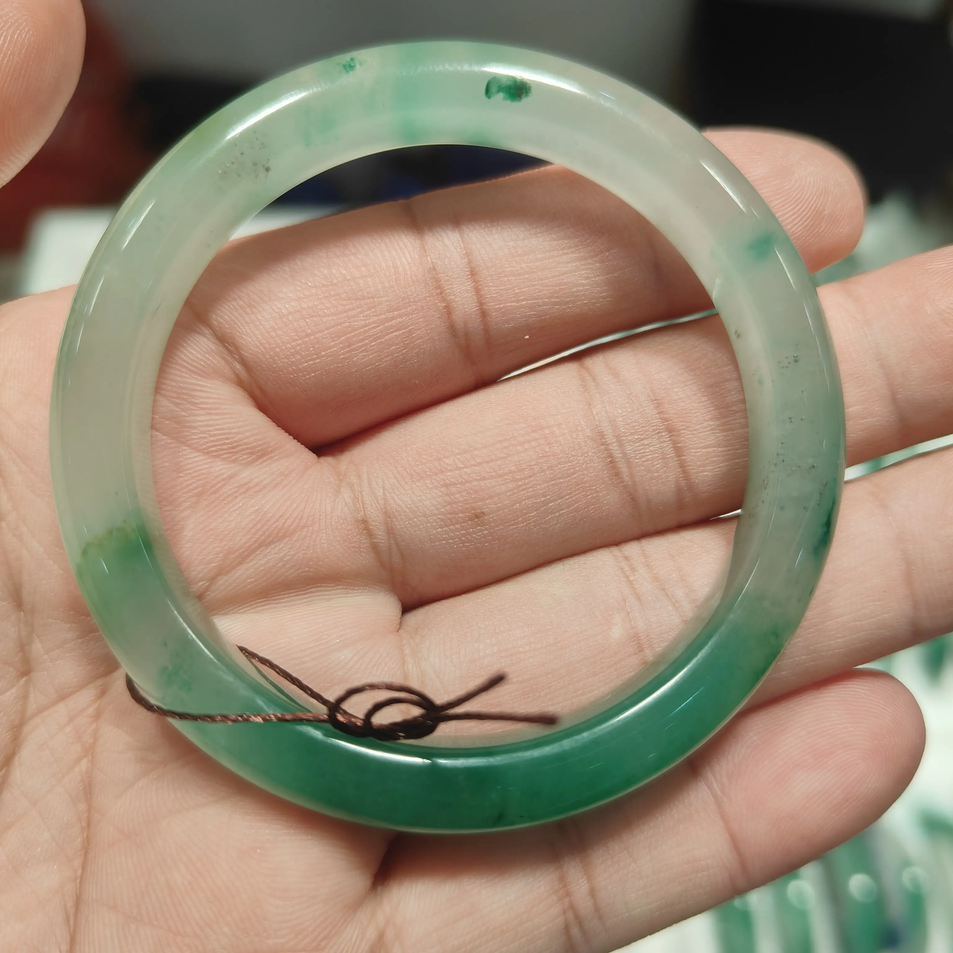 非洲翠手镯天然石英质玉53圈口条宽9.2