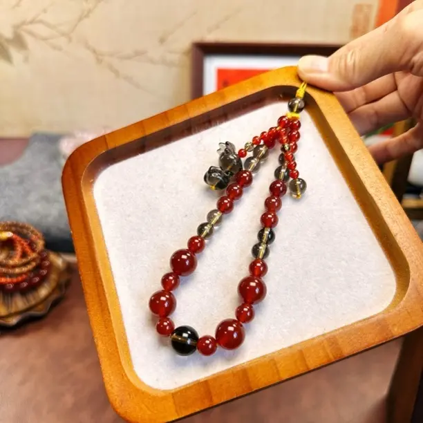 原创冰耀茶晶小鹿手机链挂件腕链 相机挂饰手工气质百搭红色