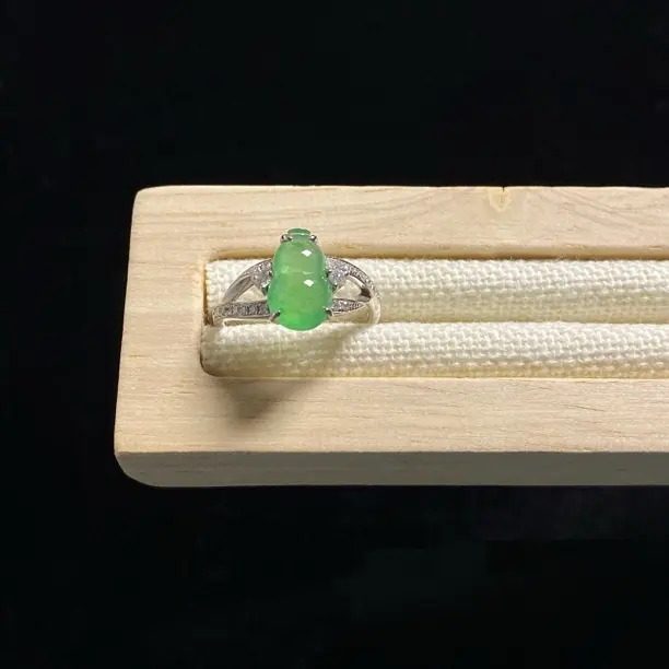 【葫芦戒】天然A货缅甸翡翠18k阳绿葫芦戒指
