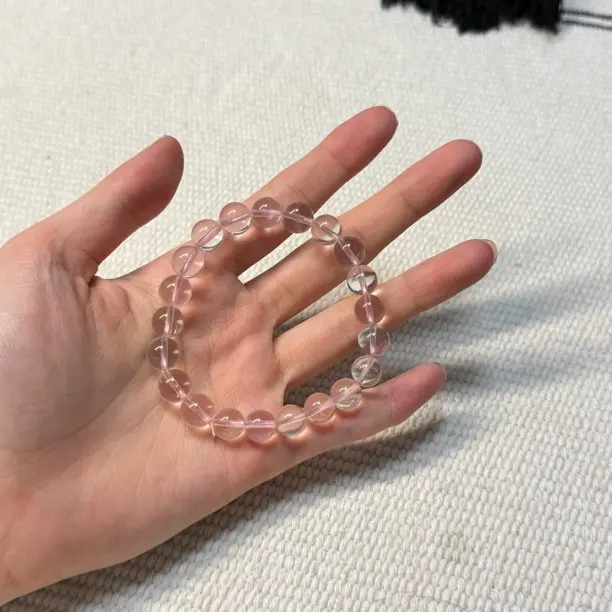 天然粉水晶星光莫透体淡粉色