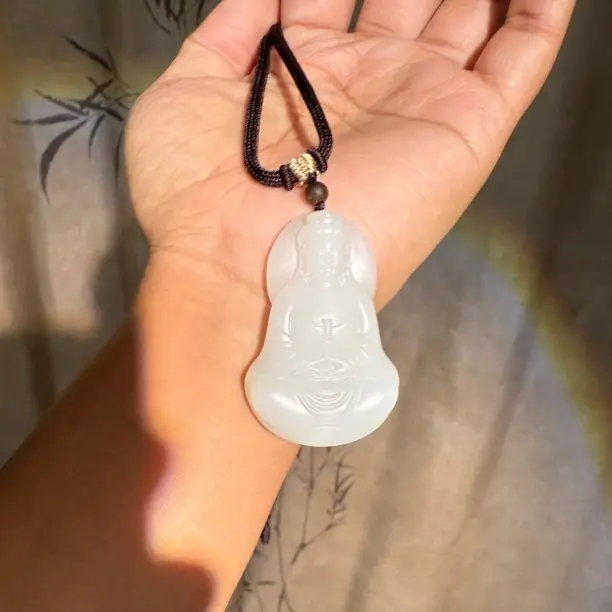 和田玉镶嵌白玉观音吊坠