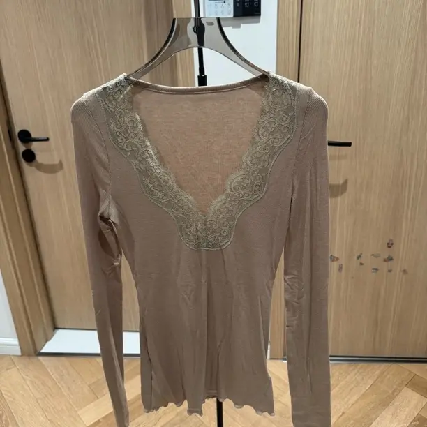 UNICA 小众设计款 雅韵 蕾丝拼接 V领修身 长袖T恤 打底上衣