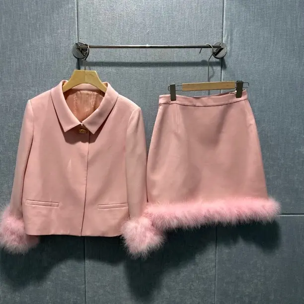 冬季粉色甜美气质风时尚休闲套装上衣与半裙