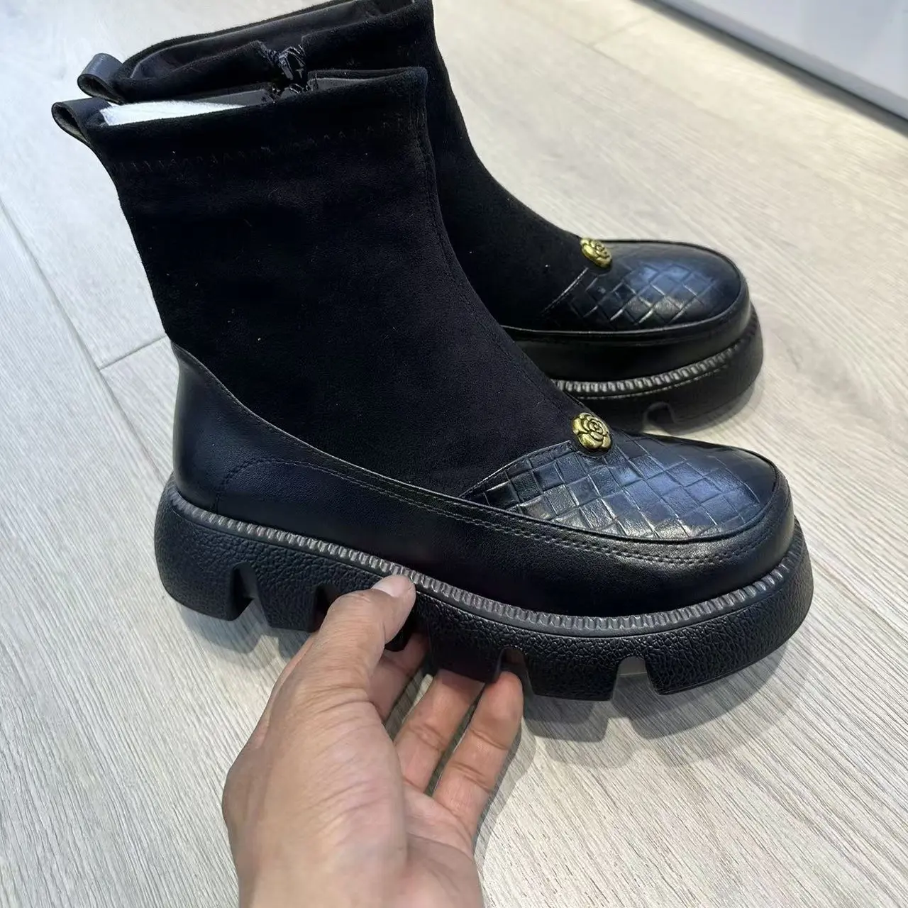 秋冬厚底增高马丁靴短筒防滑加绒百搭英伦风时尚瘦瘦弹力靴