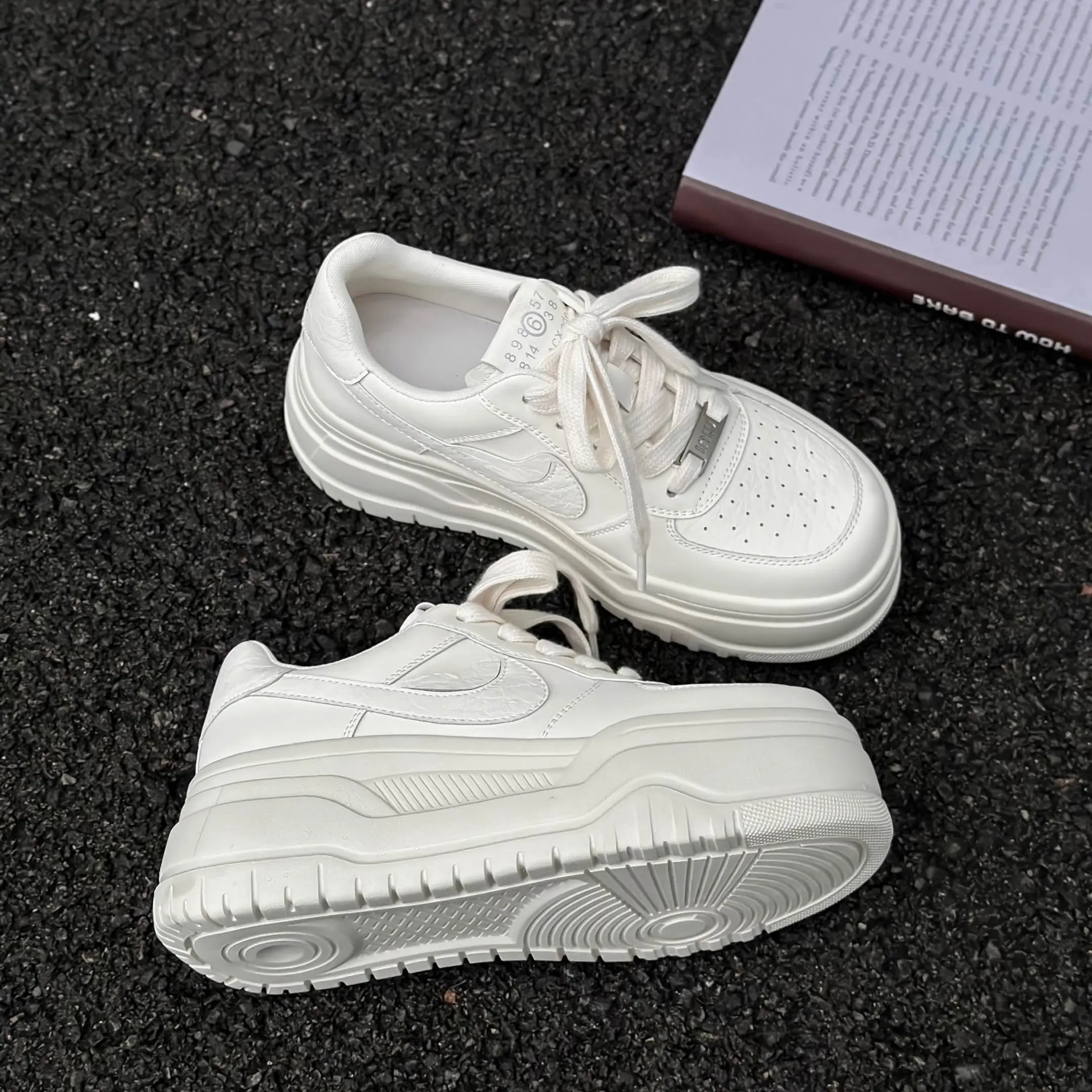 本木鱼厚底小白鞋女秋季单里百搭透气舒适增高时尚轻便休闲鞋