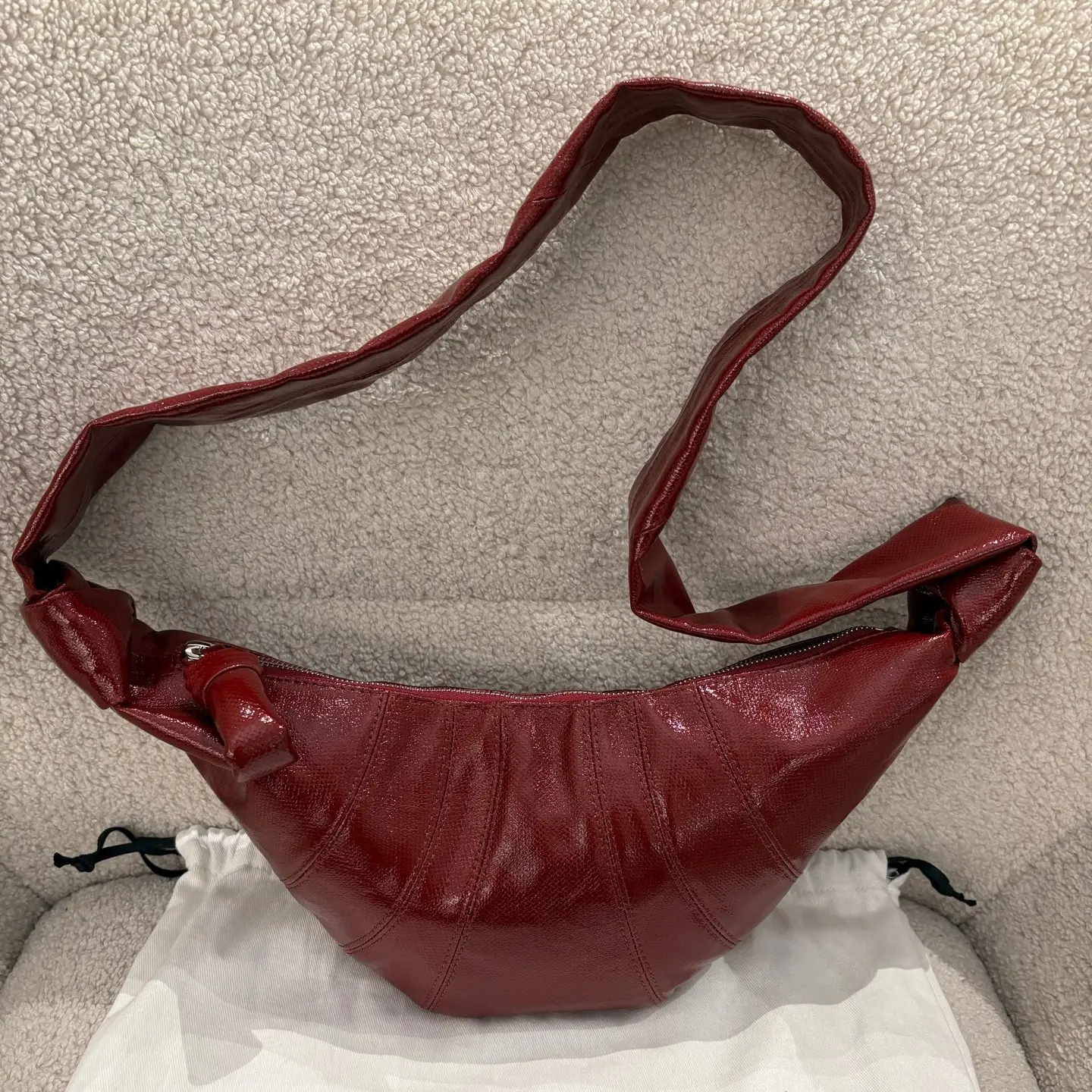 未使用 Lemaire/勒梅尔 N1365 LEMAIRE 红色牛角可颂包，亚麻涂层