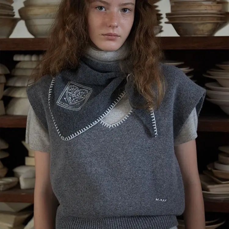 闪闪兒-精选Mu*e*mu*er纯色女针织马甲44165