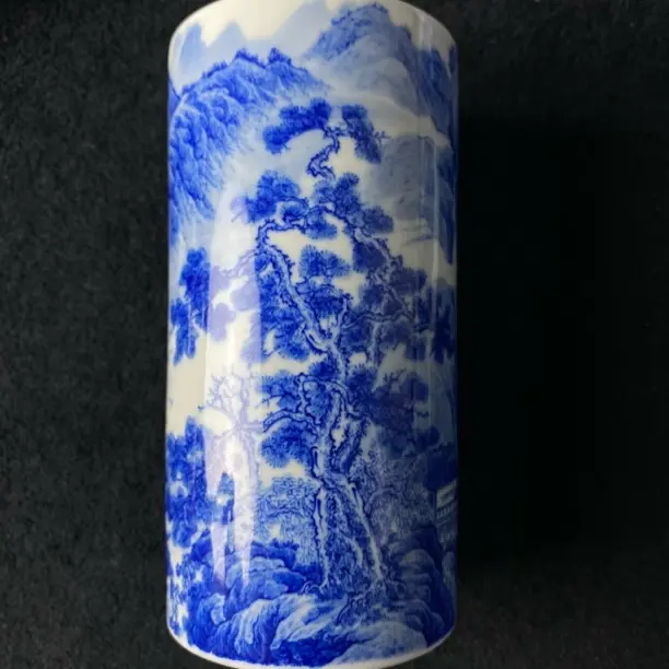景德镇手绘青花山水笔筒