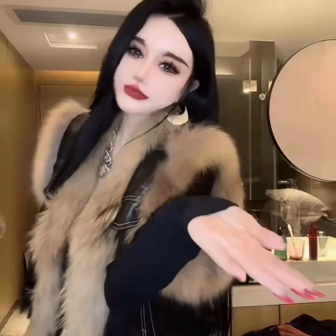 气质欧货女神范加棉马甲厚款拼毛工艺洋气款网红