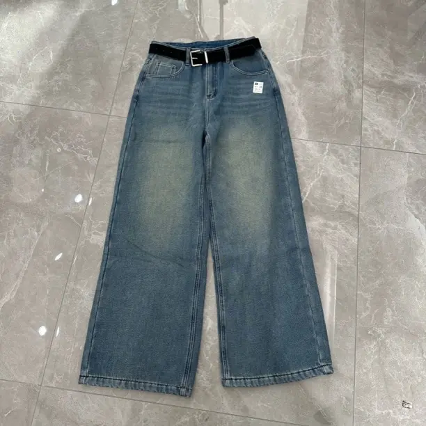 330710冬季高腰显瘦直筒牛仔裤搭配腰带时尚百搭