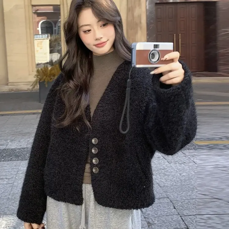 青青家 V领纯宽松短款外套