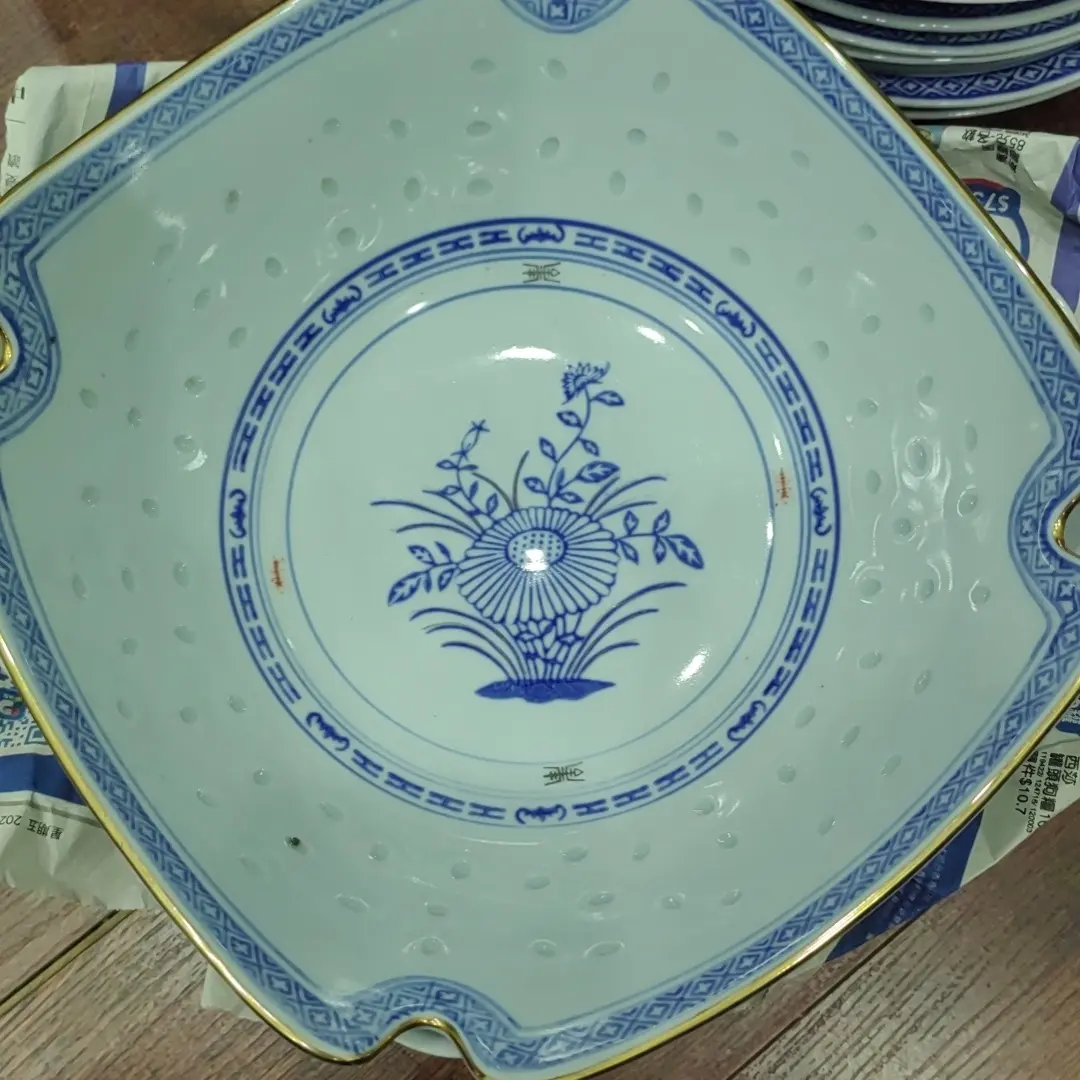 红花蓝边玲珑饭碗