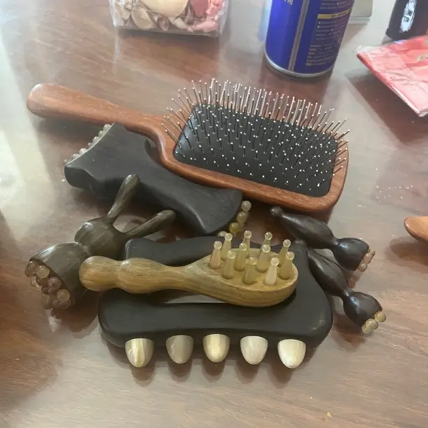 绿檀紫光檀按摩梳以直播间实物为准，一物一拍（不备注随机发）