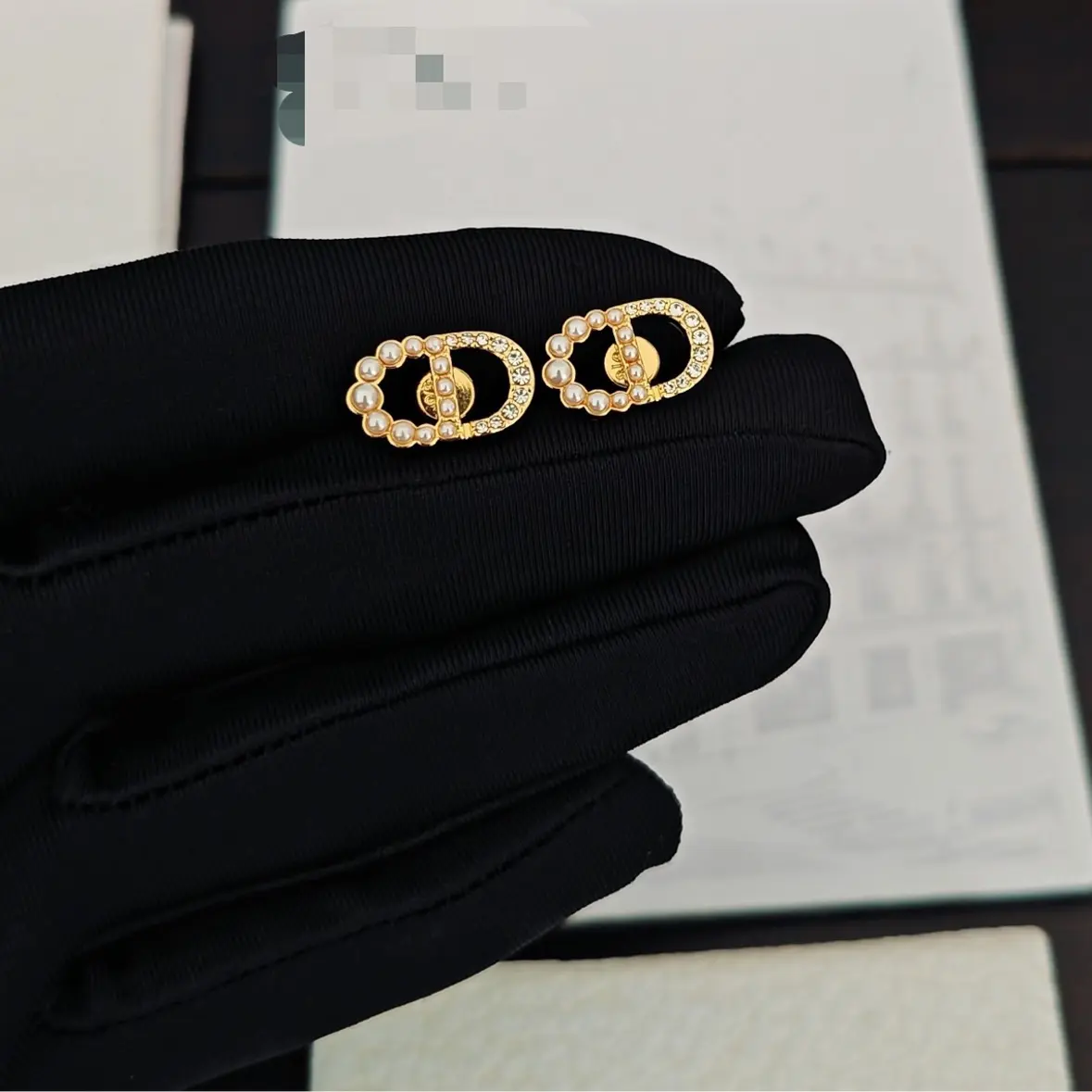 铜合金合成锆石仿珍珠耳饰 铜合金仿珍珠耳饰字母耳钉百搭气质