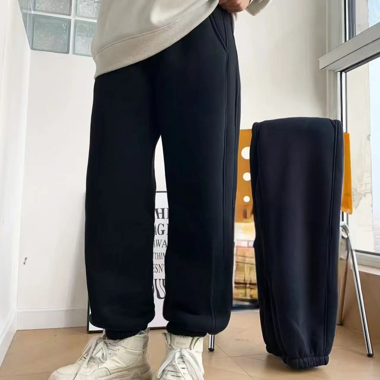 8828一体绒黑色运动卫裤松紧脚口