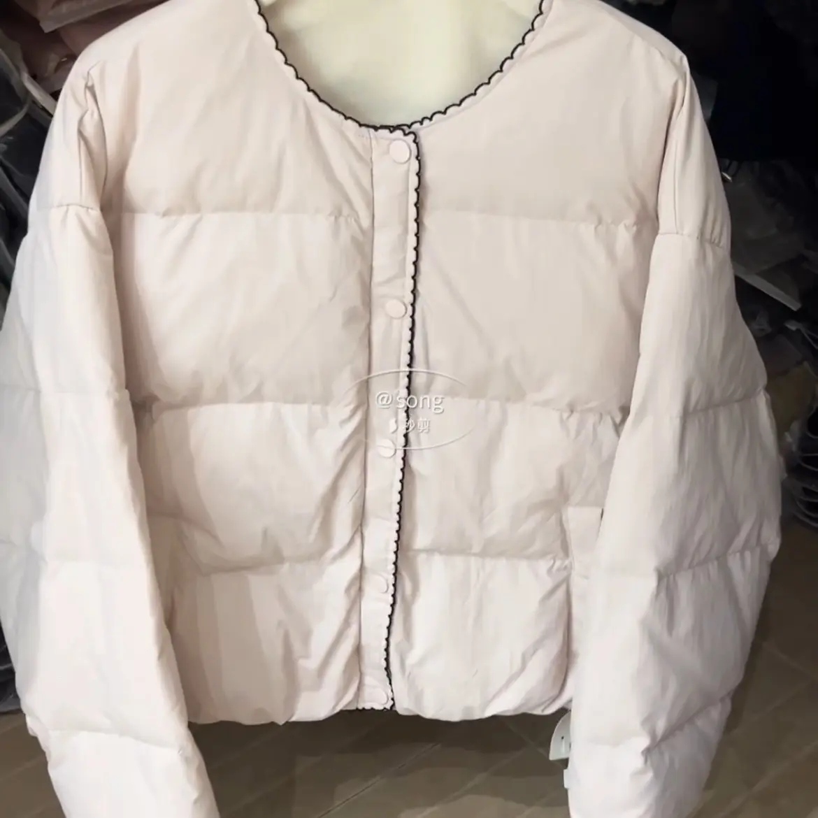 秋冬新款圆领卷边短款女韩版宽松百搭轻薄保暖外套潮