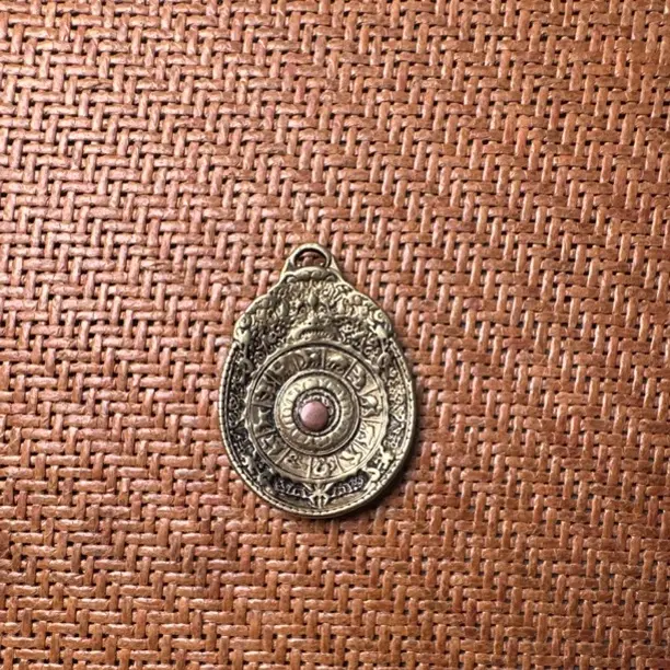 黄铜藏式复古九宫八卦十二生肖圆牌钥匙扣吊坠挂件