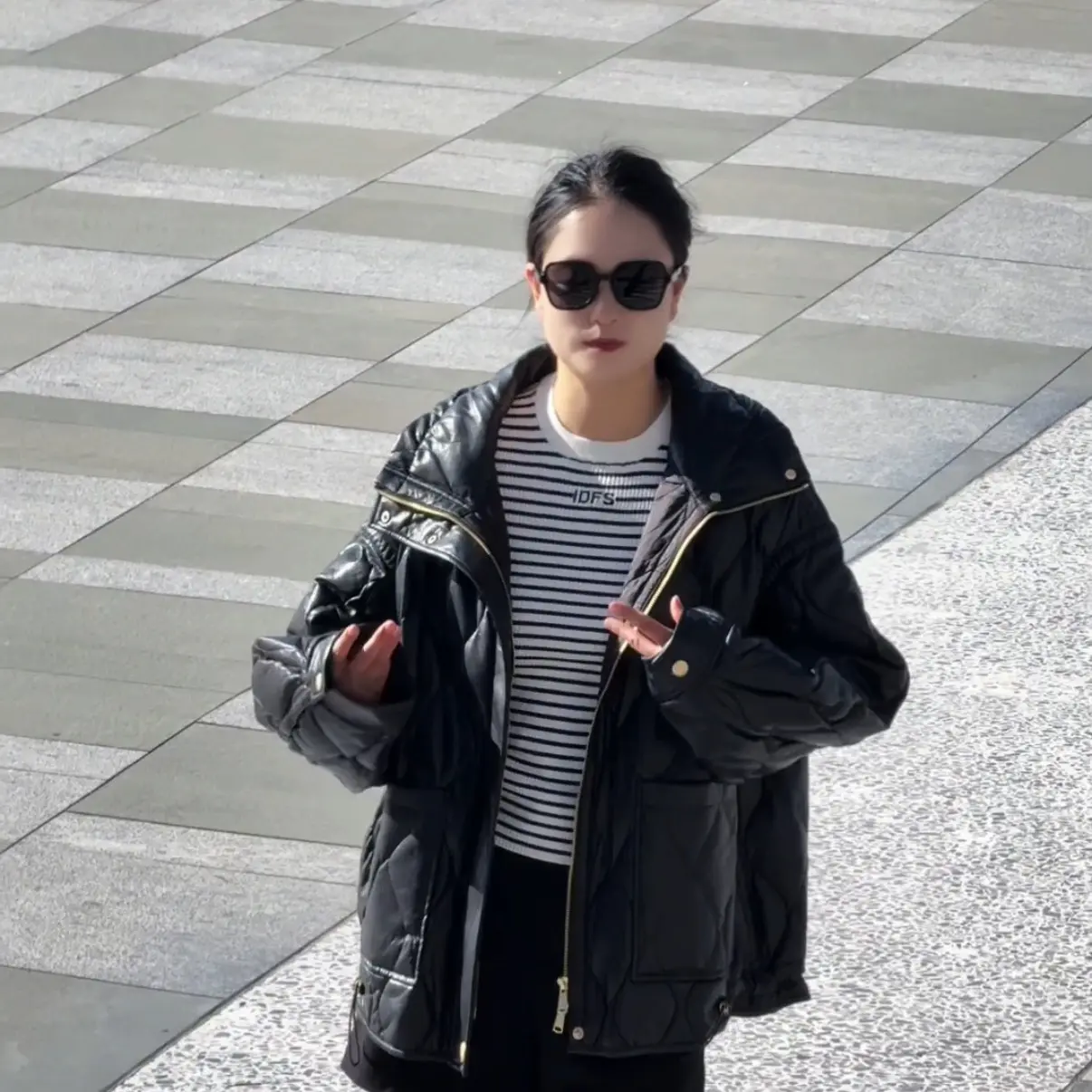 短款立领皮衣冬季时尚百搭机车服加厚保暖鸭绒外套女款