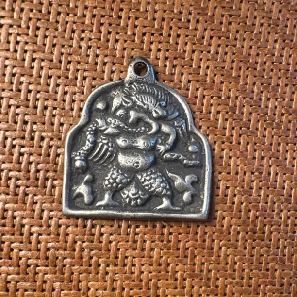 早期金翅大鹏鸟挂牌