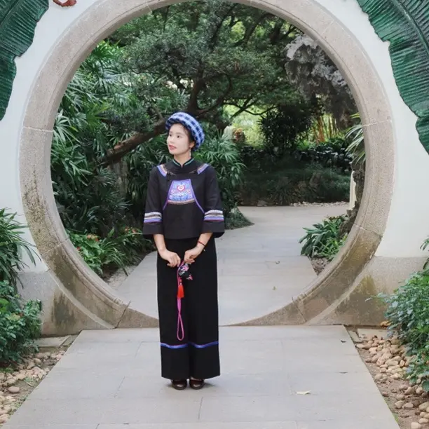 少数民族壮族布依族传统国风藏青蓝色假围腰刺绣上衣