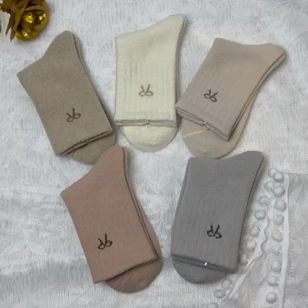 日系少女冬季加绒加厚中筒糯米绒保暖袜