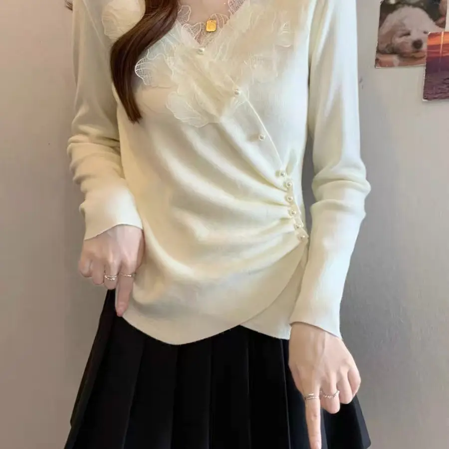 新款法式蕾丝V领针织打底衫