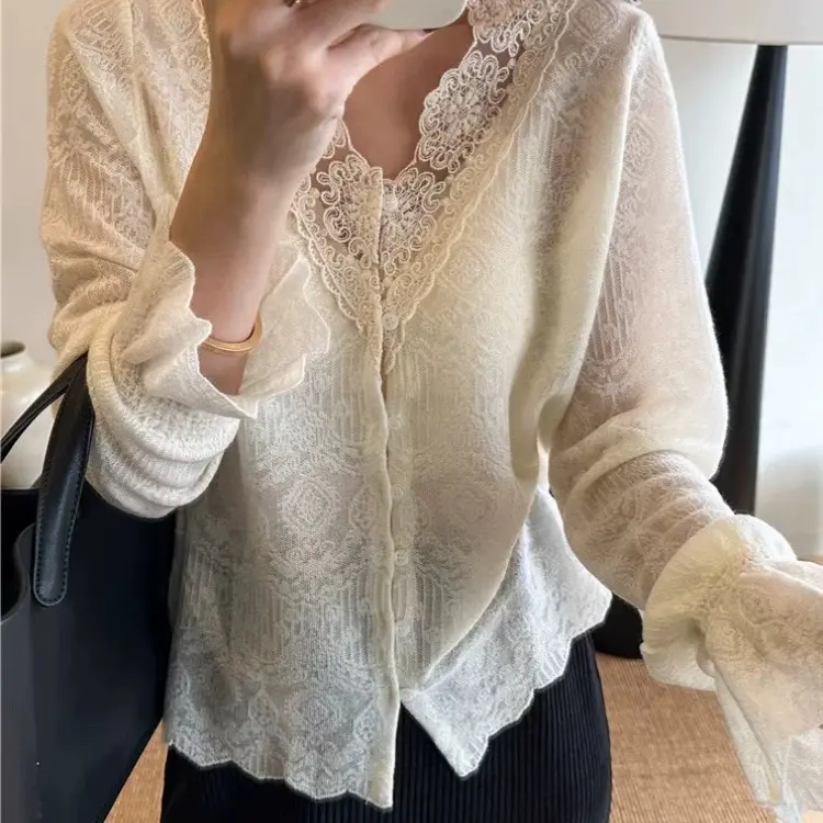 法式V领蕾丝钩花针织开衫秋冬含羊毛内搭显瘦洋气打底衫