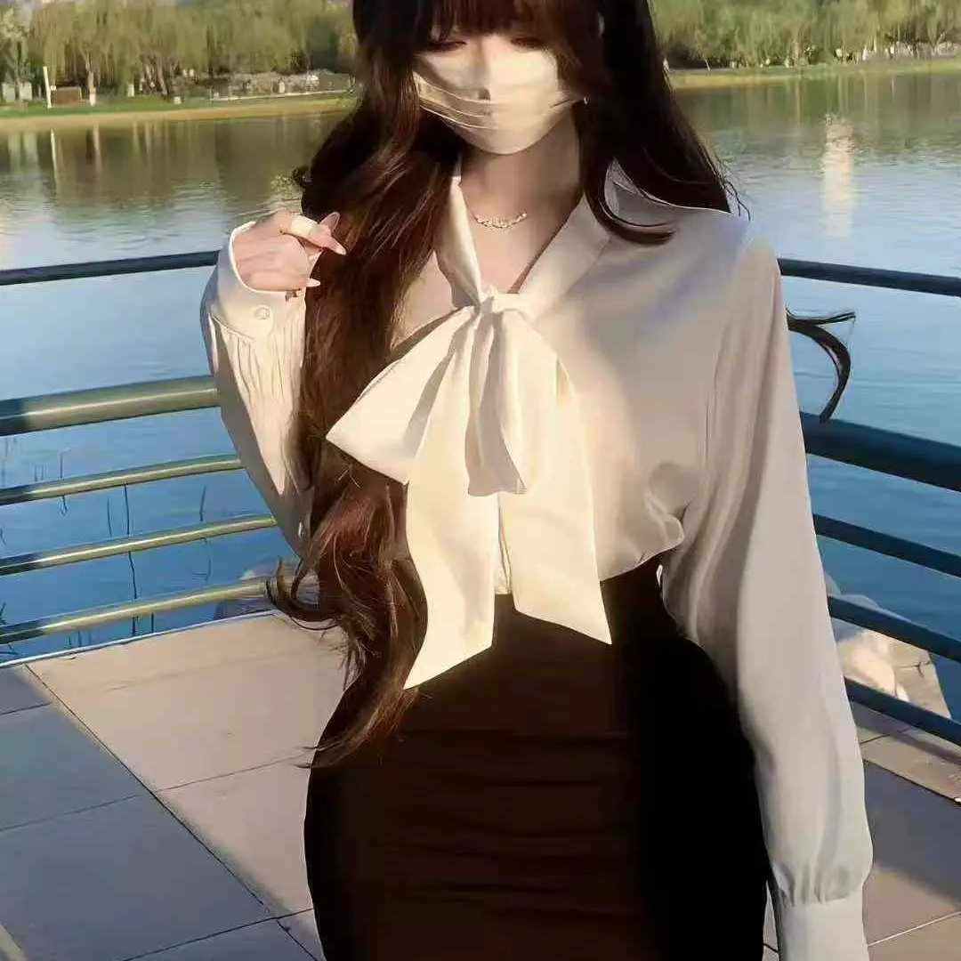 法式气质缎面蝴蝶结修身包臀裙上衣