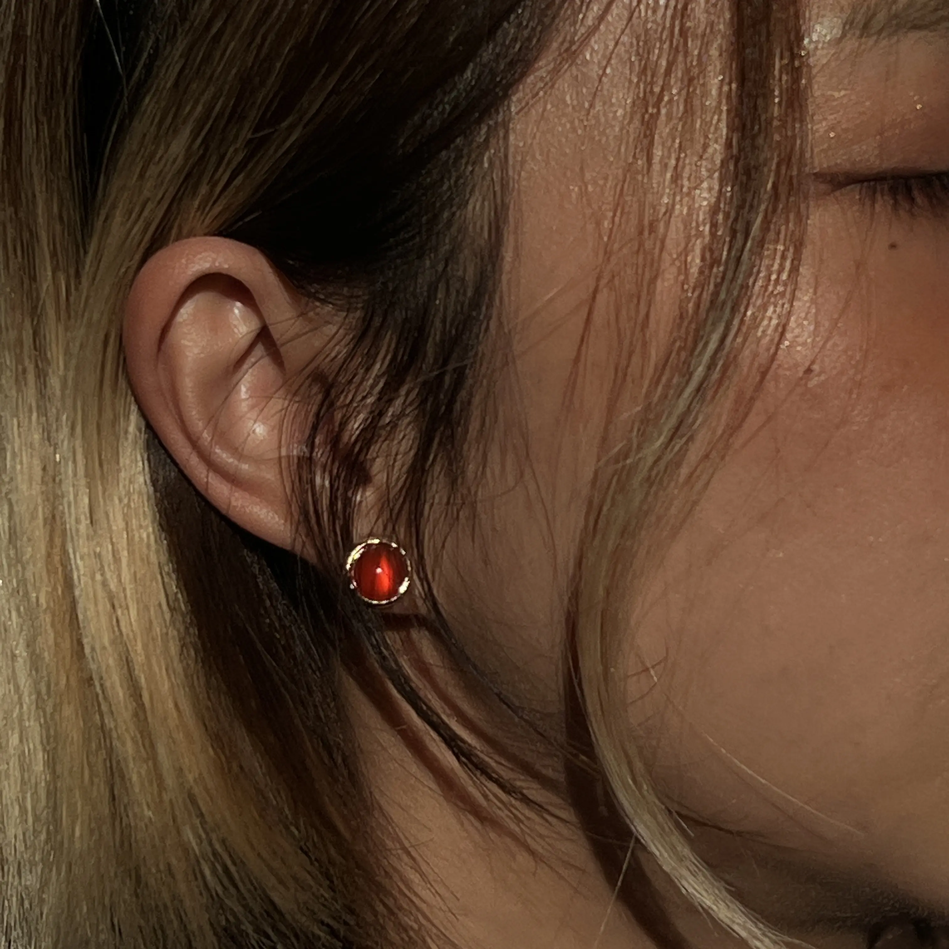 合金锆石耳饰 铜合金合成锆石耳饰 浆果红耳钉 简约显白复古轻奢