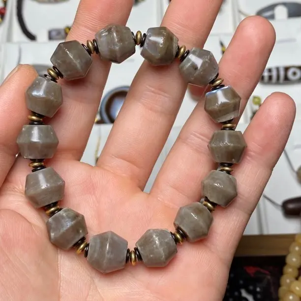 藏区风化纹棱型达洛珠子老珠